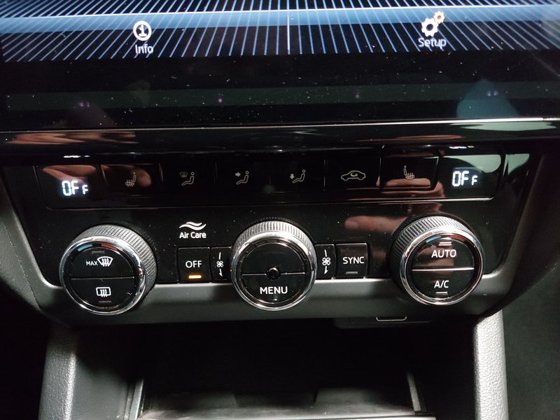 Škoda Octavia Combi 2.0 TDI Soleil • električna vrata prtljažnika • navigacija — 19