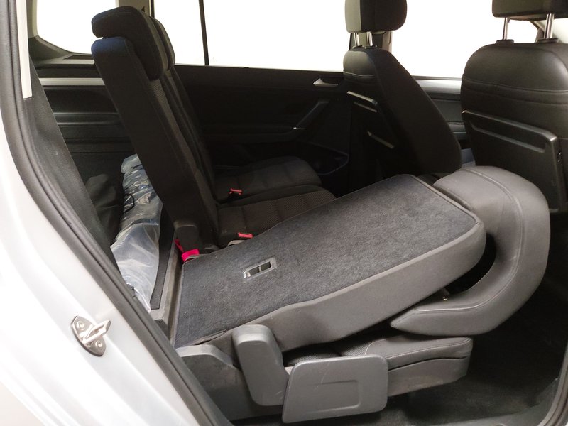 Volkswagen Touran 2.0 TDI automatik Comfortline • Električna peta vrata — 11