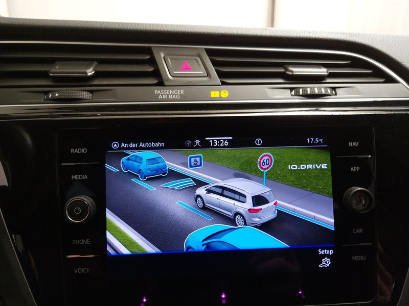 Volkswagen Touran 2.0 TDI automatik Comfortline • Električna peta vrata — 19