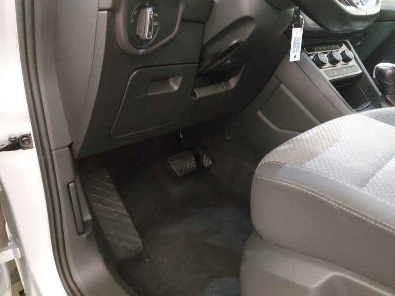 Volkswagen Touran 2.0 TDI automatik Comfortline • Električna peta vrata — 7