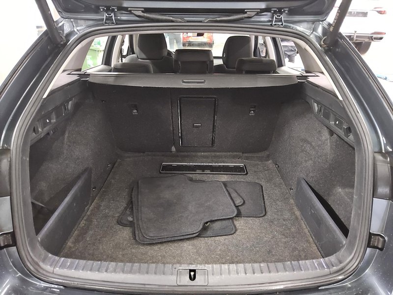 Škoda Octavia Kombi 2.0 TDI automatik Style • ACC • električna peta vrata — 12