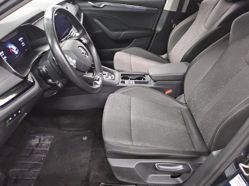 Škoda Octavia Kombi 2.0 TDI automatik Style • ACC • električna peta vrata — 9