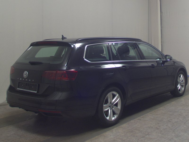 Volkswagen Passat Variant 2.0 TDI automatik Business • Full LED • ACC — 4