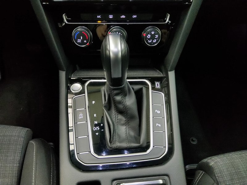 Volkswagen Passat Variant 2.0 TDI automatik Business • Full LED • ACC — 6