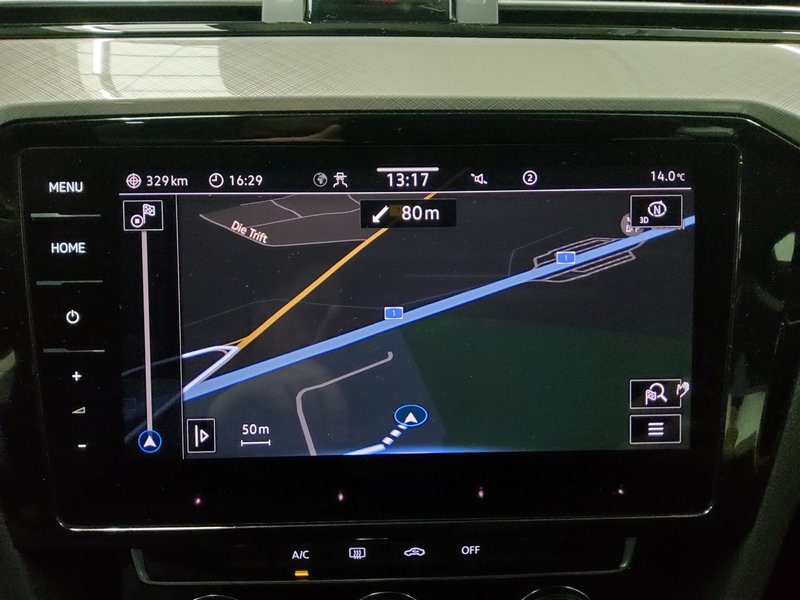 Volkswagen Passat Variant 2.0 TDI automatik Business • Full LED • ACC — 7