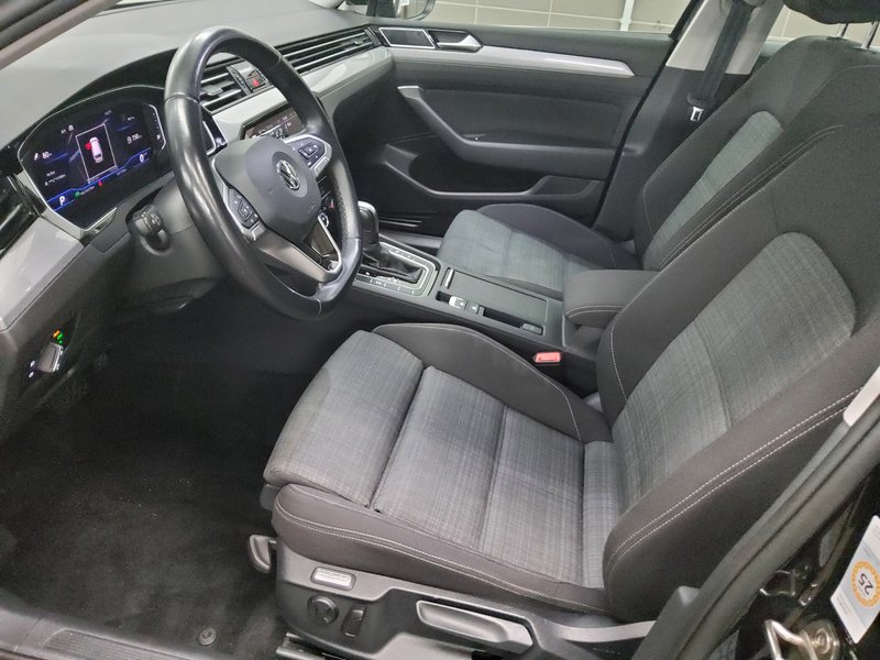 Volkswagen Passat Variant 2.0 TDI automatik Business • Full LED • ACC — 9