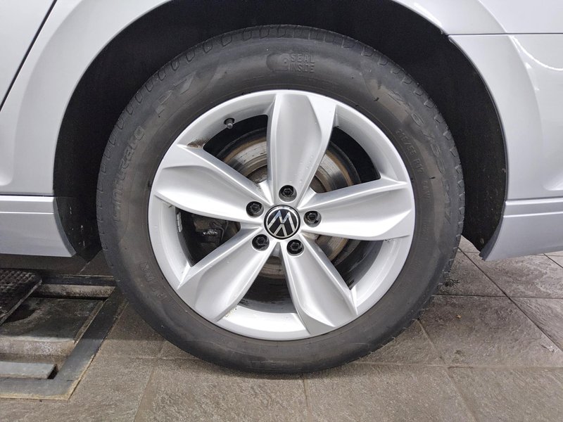 Volkswagen Passat Variant 2.0 TDI automatik 4MOTION Business • ACC • Full LED — 10