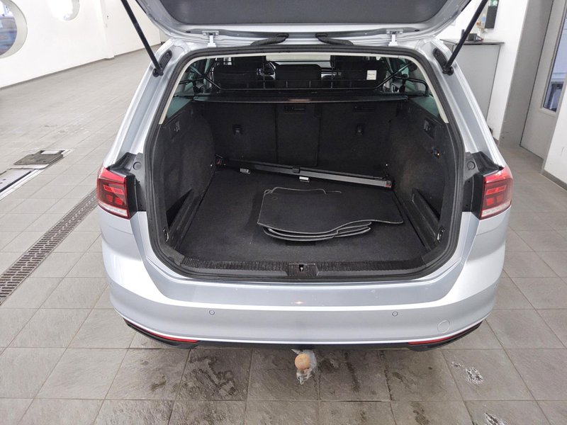 Volkswagen Passat Variant 2.0 TDI automatik 4MOTION Business • ACC • Full LED — 11