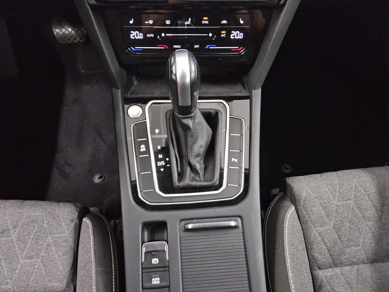 Volkswagen Passat Variant 2.0 TDI automatik 4MOTION Business • ACC • Full LED — 6