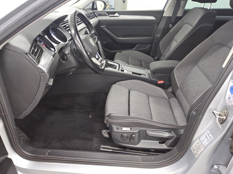 Volkswagen Passat Variant 2.0 TDI automatik 4MOTION Business • ACC • Full LED — 8