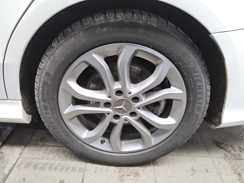 Mercedes-Benz C 220 d karavan automatik AMG Line • ACC • digitalni instrumenti — 11