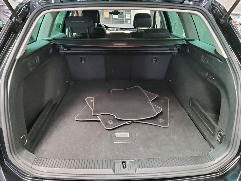 Volkswagen Passat Variant 2.0 TDI automatik Business • ACC • AHK — 12