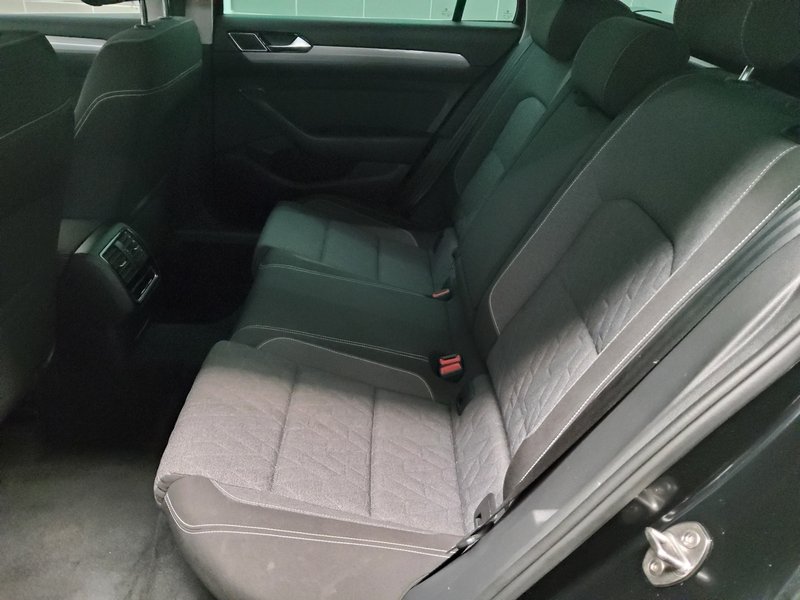 Volkswagen Passat Variant 2.0 TDI automatik Business • ACC • AHK — 13