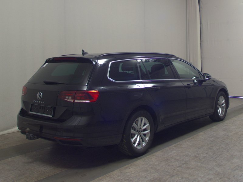 Volkswagen Passat Variant 2.0 TDI automatik Business • ACC • AHK — 4