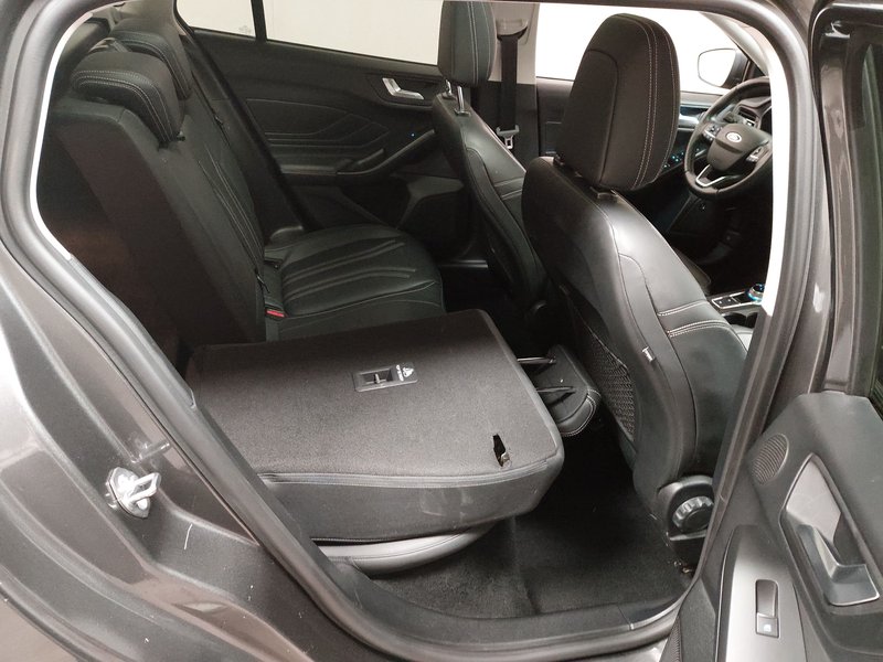 Ford Focus Turnier 1.5 EcoBlue automatik Vignale • ACC • el. peta vrata — 11