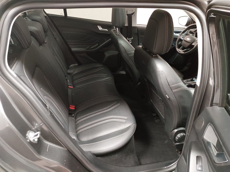 Ford Focus Turnier 1.5 EcoBlue automatik Vignale • ACC • el. peta vrata — 12