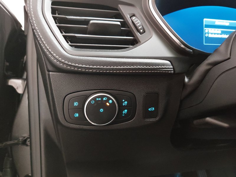 Ford Focus Turnier 1.5 EcoBlue automatik Vignale • ACC • el. peta vrata — 7