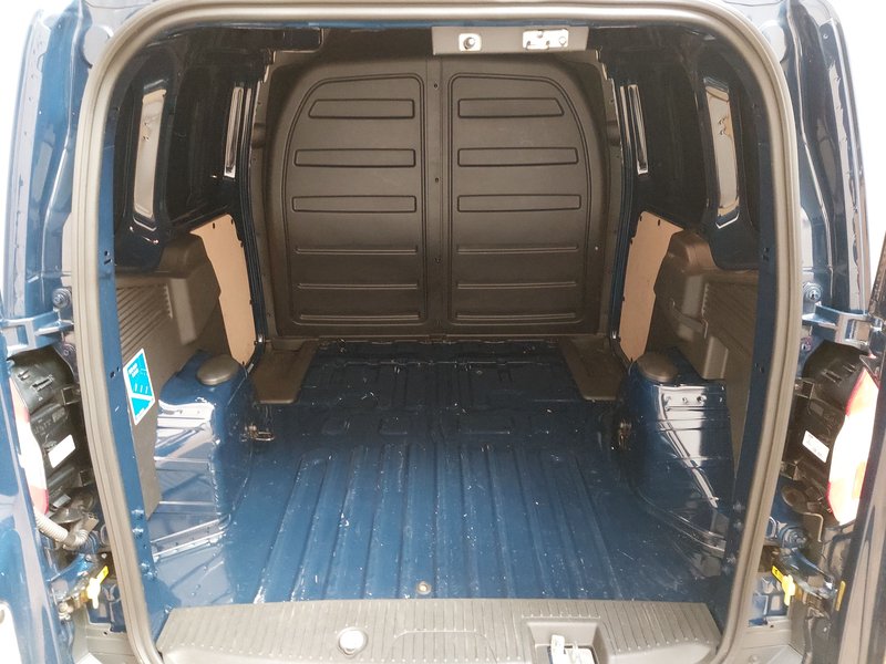 Ford Transit Courier Kasten — 16