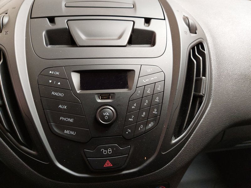 Ford Transit Courier Kasten — 17