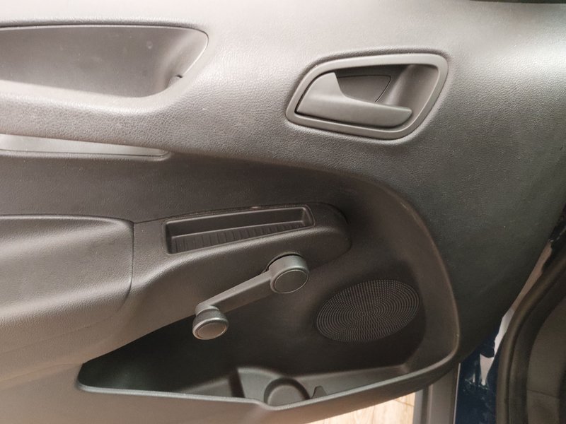 Ford Transit Courier Kasten — 5