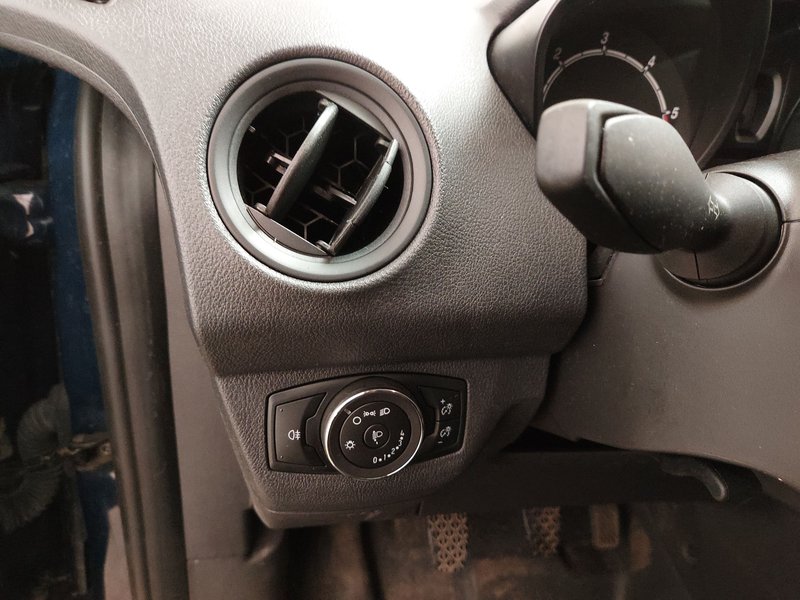 Ford Transit Courier Kasten — 7