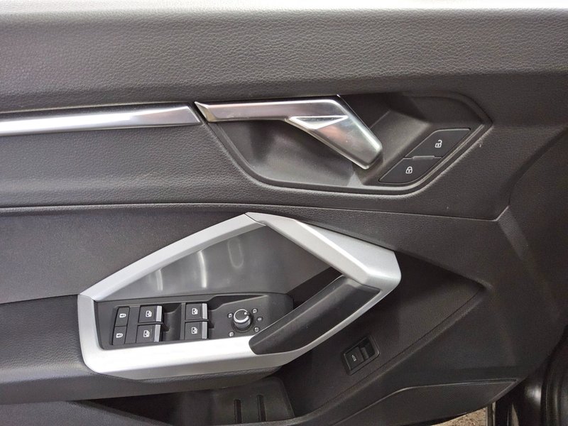 Audi Q3 Sportback 40 TDI automatik S line • Full LED • digitalni instrumenti — 10
