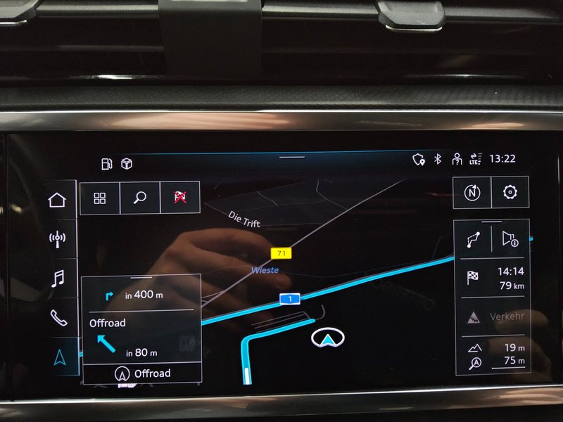 Audi Q3 Sportback 40 TDI automatik S line • Full LED • digitalni instrumenti — 7