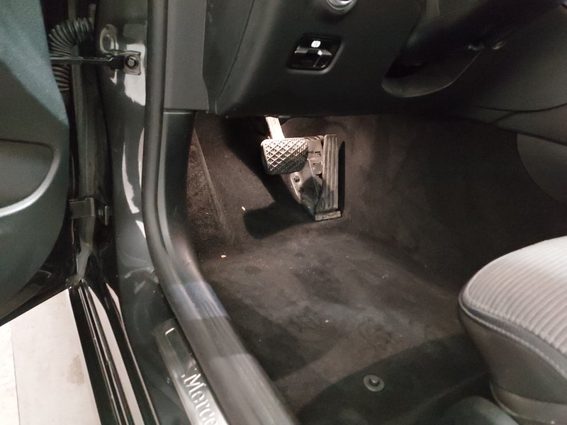 Mercedes-Benz C 300 e karavan automatik Avantgarde • ACC • AHK — 7