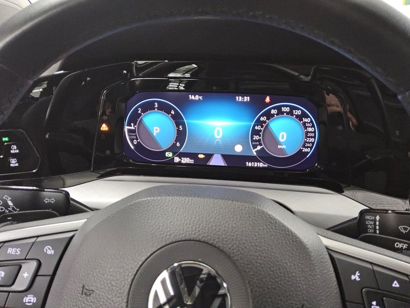 Volkswagen Golf 8 Variant 2.0 TDI automatik Life • ACC • Full LED — 8