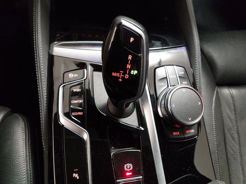 BMW 520d Touring Luxury-Line automatik • ACC • AHK — 15