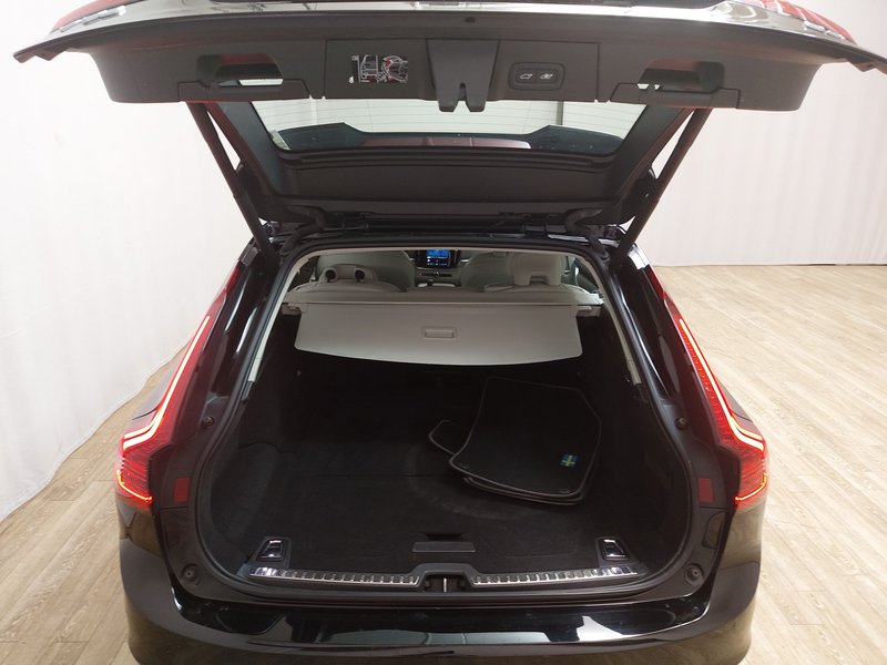 Volvo V90 B4 D Plus Bright automatik • ACC • el. peta vrata — 17
