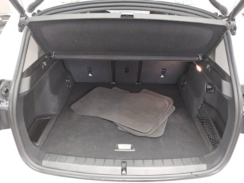 BMW X1 sDrive20d automatik Advantage • Full LED — 11
