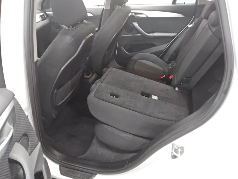 BMW X1 sDrive20d automatik Advantage • Full LED — 12