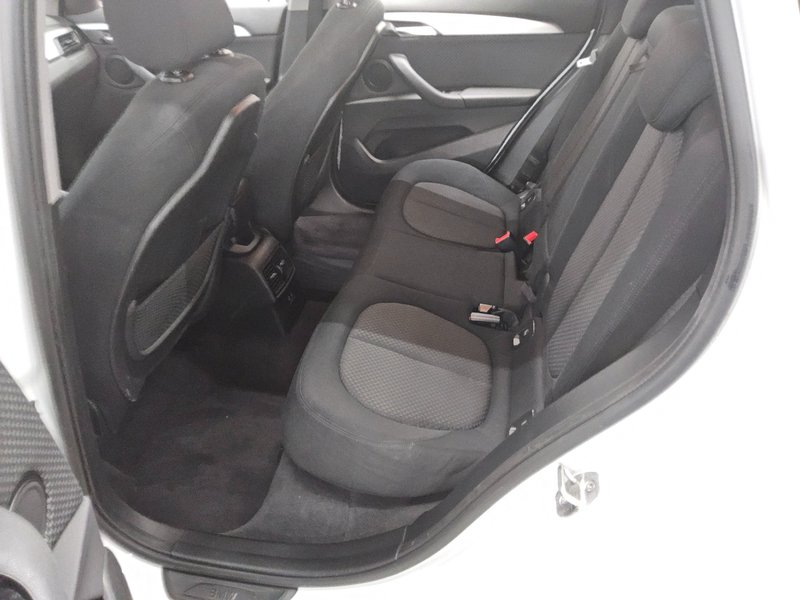 BMW X1 sDrive20d automatik Advantage • Full LED — 13