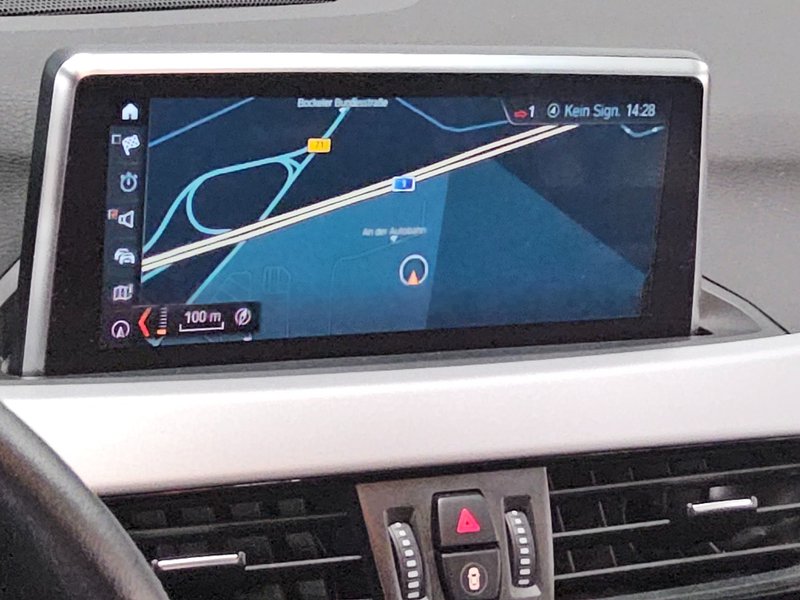 BMW X1 sDrive20d automatik Advantage • Full LED — 7
