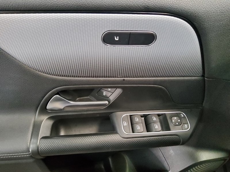 Mercedes-Benz GLA 180 d automatik Style • koža • Full LED — 10