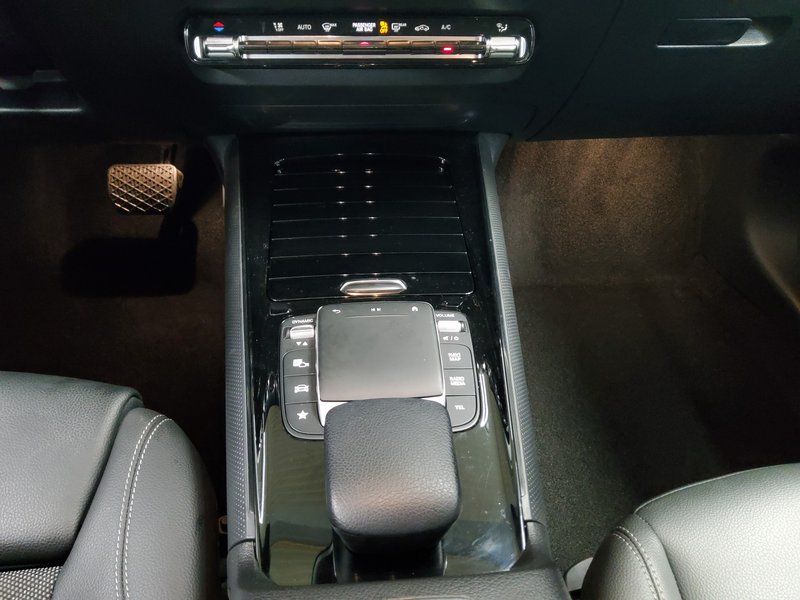 Mercedes-Benz GLA 180 d automatik Style • koža • Full LED — 6