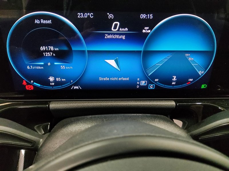 Mercedes-Benz GLA 180 d automatik Style • koža • Full LED — 8