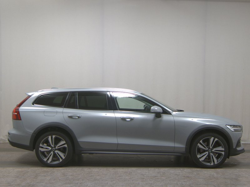 Volvo V60 Plus AWD automatik • Full LED • ACC