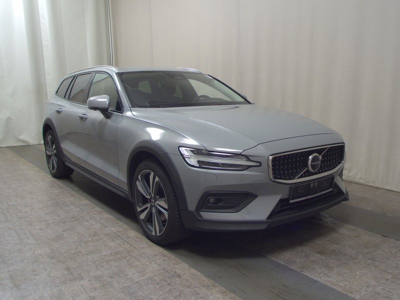Volvo V60 Plus AWD automatik • Full LED • ACC — 3