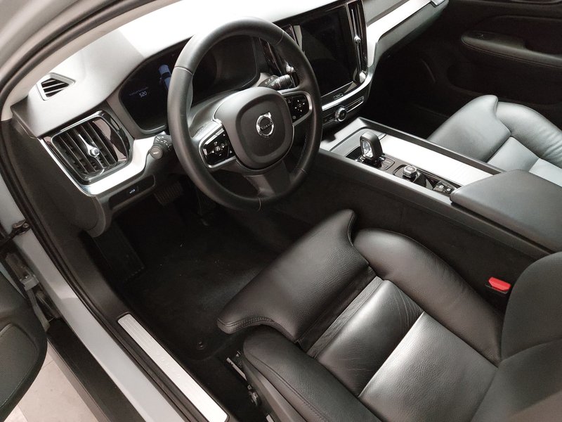Volvo V60 Plus AWD automatik • Full LED • ACC — 6