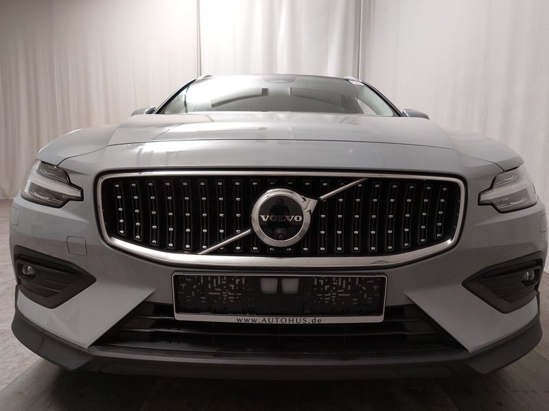 Volvo V60 Plus AWD automatik • Full LED • ACC — 9
