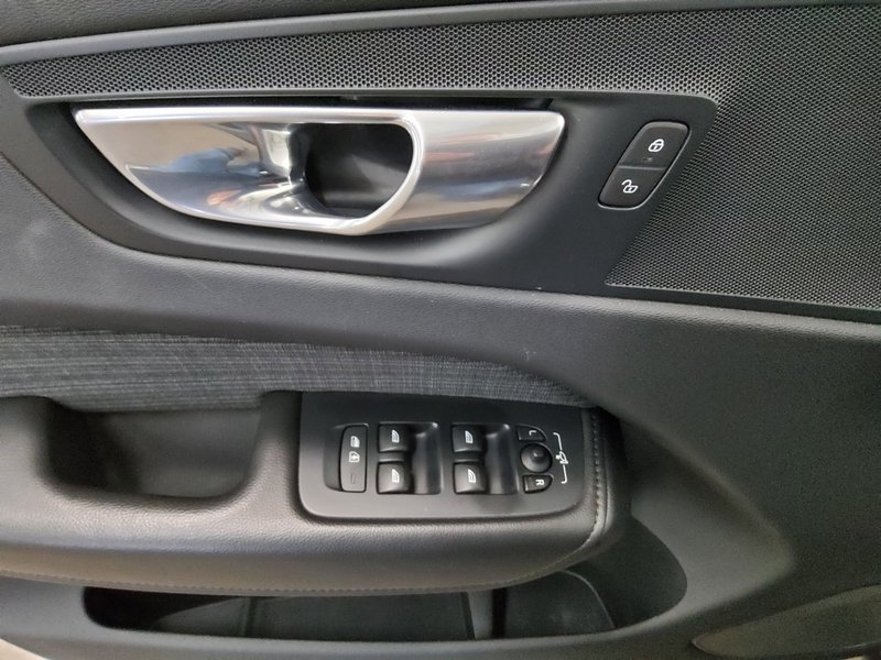 Volvo XC60 B4 D AWD automatik Core • električna vrata • Full LED — 10