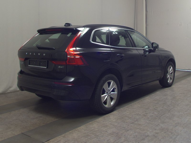 Volvo XC60 B4 D AWD automatik Core • električna vrata • Full LED — 4