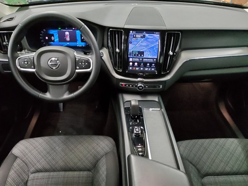 Volvo XC60 B4 D AWD automatik Core • električna vrata • Full LED — 5