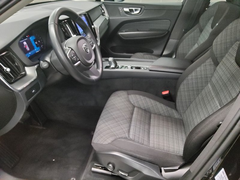 Volvo XC60 B4 D AWD automatik Core • električna vrata • Full LED — 9