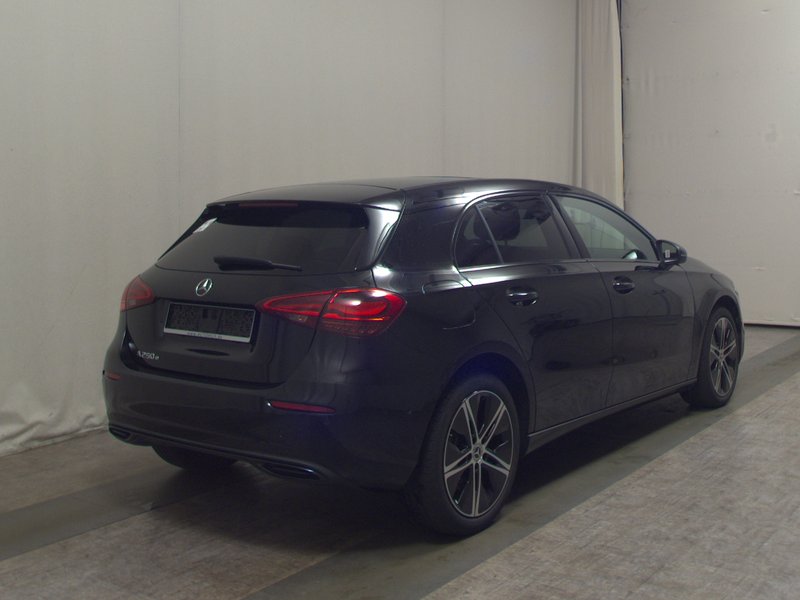 Mercedes-Benz A 250 e automatik Progressive • Full LED • digitalni instrumenti — 4