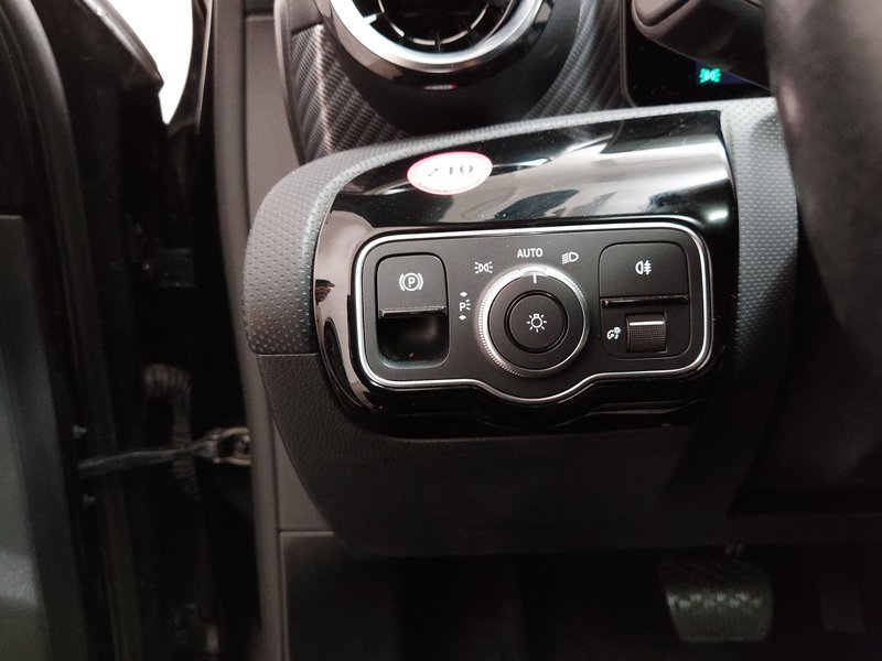 Mercedes-Benz A 250 e automatik Progressive • Full LED • digitalni instrumenti — 7