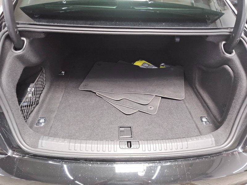 Audi A6 40 TDI automatik • ACC • digitalni instrumenti — 12