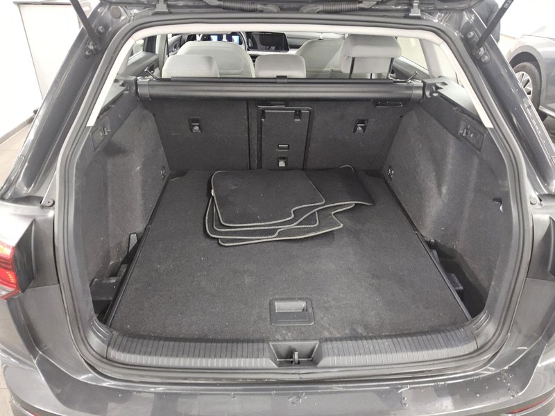 Volkswagen Golf 8 Variant 2.0 TDI automatik Life • ACC • bežično punjenje — 12